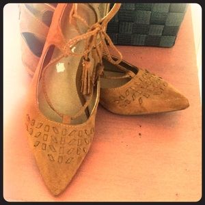 Size 7 Report lace up flats